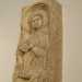 Lelemento pi caratteristico  per la Madonna a seno nudo sullo stipite, particolarit che ricorda molto le iconografie orientali